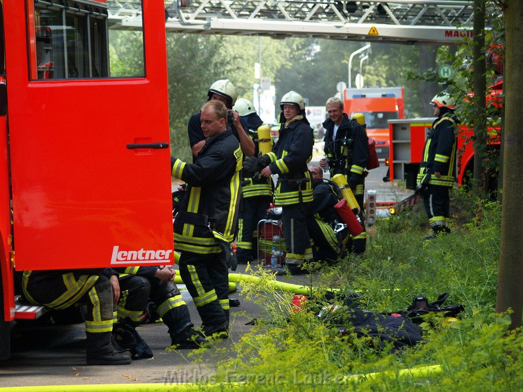 Brand Schuetzenhof Neusser Landstr P5859.JPG